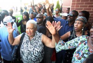 Ferguson police officer in talks to resign