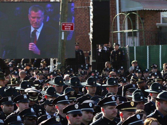 NYPD Turn Their Backs as de Blasio Speaks at Funeral