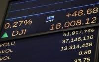 News of economy's growth sends Dow past 18,000