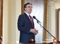 Lt-Governor-Dan-Patrick-on-Senate-Dias