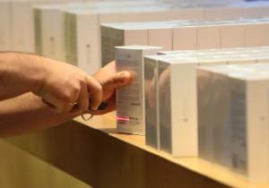 Apple sells 74.4M iPhones in 4Q; Apple Watch due in April