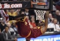 LeBron gifts Ohio State with Beats