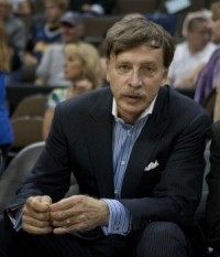 Soccer teams ban 'selfie sticks'