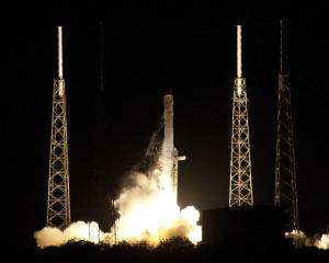 SpaceX launches cargo to ISS, but rocket landing fails