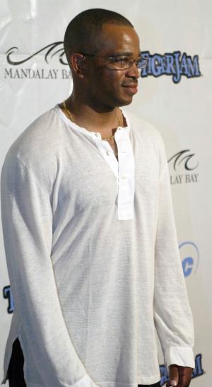 Longtime ESPN anchor Stuart Scott dies after battle with cancer