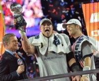 Rob Gronkowski dons Minion hat, chugs beer during Patriots parade