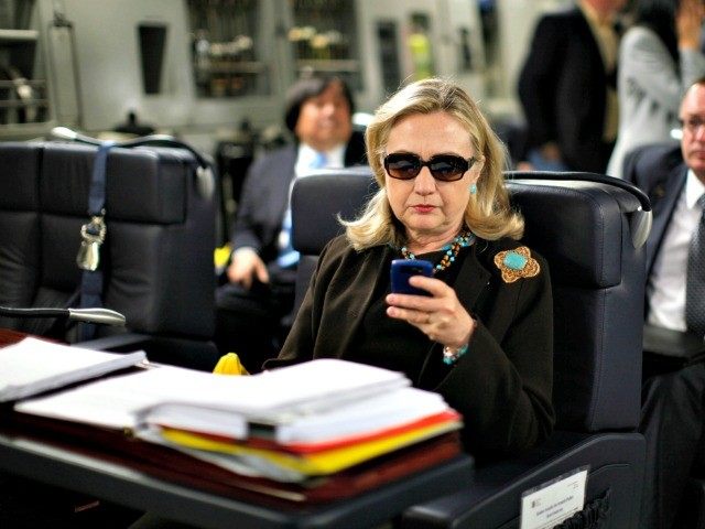 hillary-clinton-sunglasses-blackberrry-Kevin-Lamarque-AP-640x480.jpg