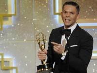 rodner_figueroa_accepts_award_outstanding_daytime_talent_in_spanish_el_gordo_y_la_flaca