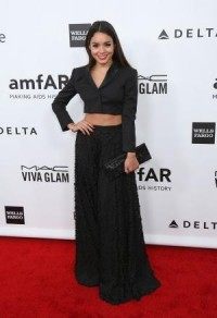 Vanessa Hudgens shows off new bob haircut