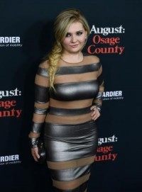 Abigail Breslin gets quarantined over cannibalistic infection in 'Maggie' trailer