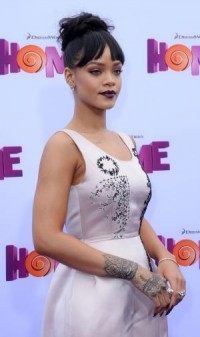 Rihanna dismisses Leonardo DiCaprio dating rumors