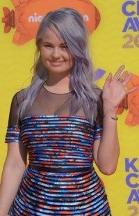 Debby Ryan debuts purple hair at Nickelodeon's Kids' Choice Awards