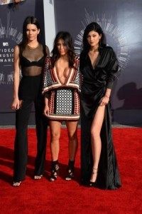 Kendall Jenner, Kim Kardashian, Cara Delevingne do ladies night