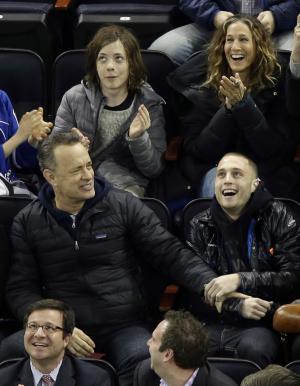 Sarah Jessica Parker unimpressed by Tom Hanks in viral Vine