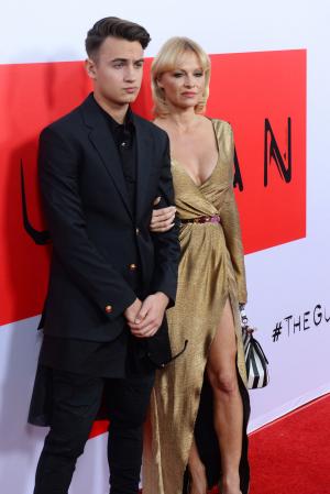 Pamela Anderson granted restraining order against Rick Salomon