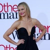 Cameron Diaz steps out with brown hair, nose piercing