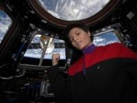 @astrosamantha/Twitter