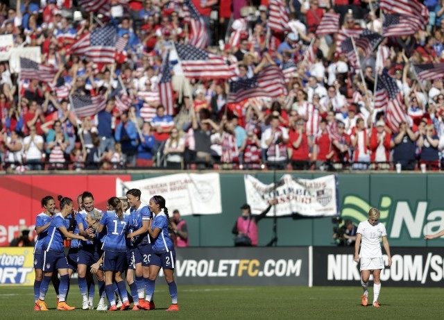 Julie Johnston, Betsy Hassett