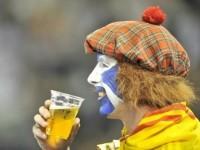 scotland-fan-drinking