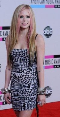 Avril Lavigne reveals struggle with Lyme disease