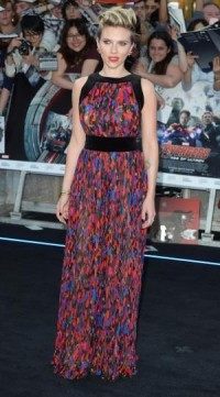 Scarlett Johansson wows in pantsuit at 'Avengers' premiere