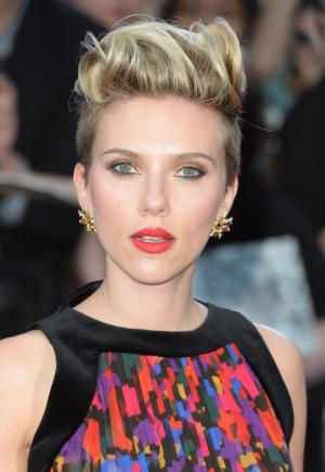 Scarlett Johansson gets a scare on 'The Ellen DeGeneres Show'
