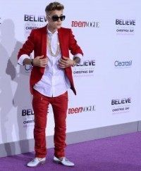 Bieber placed in chokehold, forced to leave Coachella