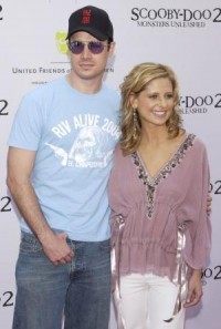 Sarah Michelle Gellar announces Freddie Prinze Jr.'s first cookbook