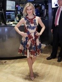 Julianne Hough debuts pink hair on Instagram