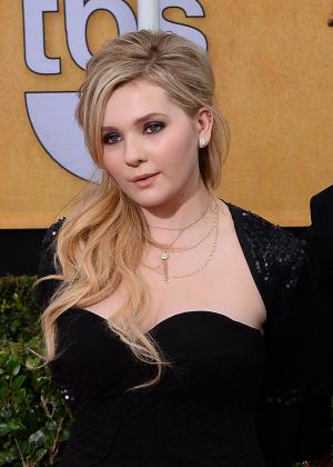 Abigail Breslin defends Selena Gomez against body critics