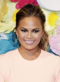 Chrissy Teigen explains why she shared stretch marks photo