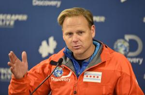 Daredevil Nik Wallenda plans to walk on moving Orlando Eye