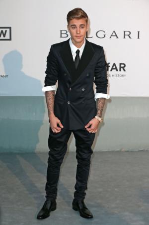 Justin Bieber, Kendall Jenner cuddle up in new photo