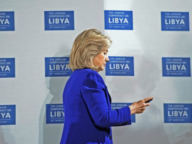 Hillary-Clinton-on-smartphone-Reuters-640x480.jpg