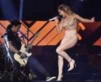 Jennifer Lopez pays tribute to Selena at Billboard Latin Music Awards