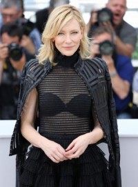Cate Blanchett clarifies statement on relationships with women