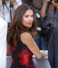 Salma Hayek eats oversized heart in 'The Tale of Tales'