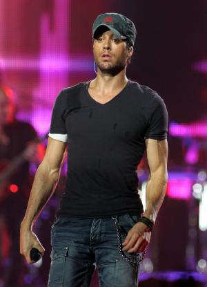 Enrique Iglesias slices fingers by grabbing drone at Mexico concert
