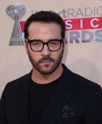 Jeremy Piven to remain in character as his 'Entourage' persona Ari Gold during press tour