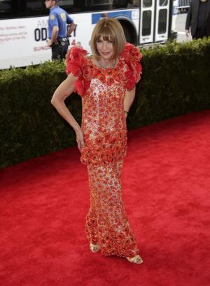 Watch Anna Wintour make Seth Meyers cry on 'Late Night'