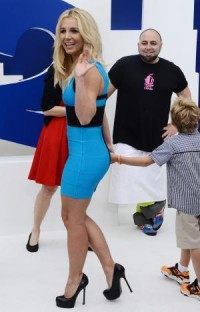 Britney Spears extends Las Vegas residency