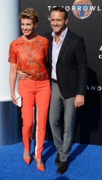 Tim McGraw, wife Faith Hill flirt at 'Tomorrowland' premiere