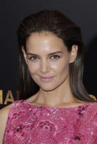 Katie Holmes shows her tough side in new season of 'Ray Donavan'