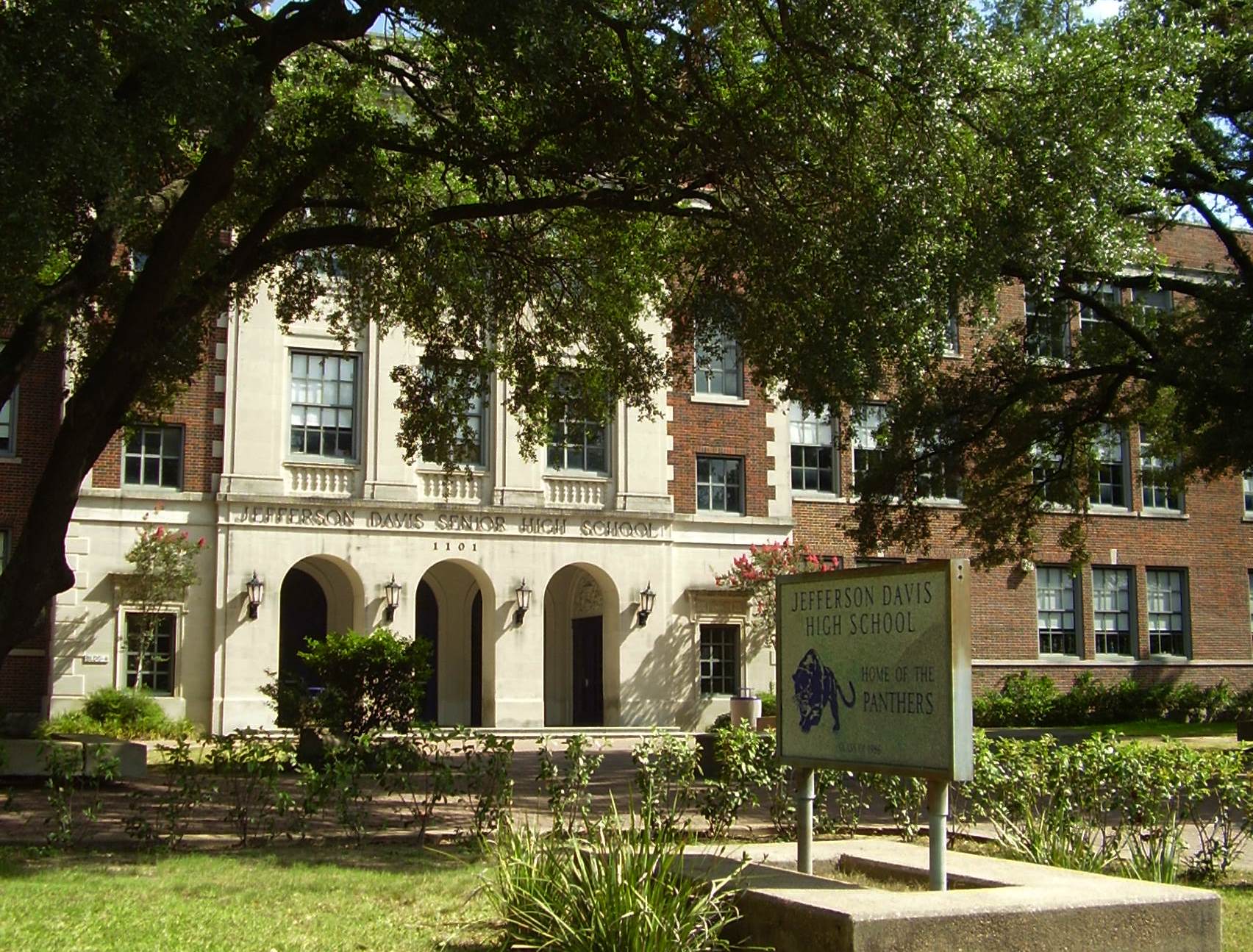 Texas Schools Jump on Bandwagon to Dump Historic Confederate Ties