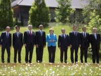 Barack Obama, Angela Merkel, Donald Tusk, Shinzo Abe, Stephen Harper, Francois Hollande, David Cameron, Matteo Renzi, Jean-Claude Juncker