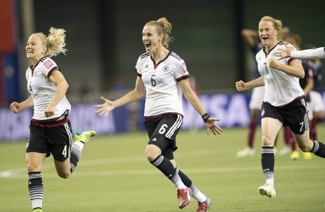 Simone Laudehr, Melanie Behringe, Leonie Maier