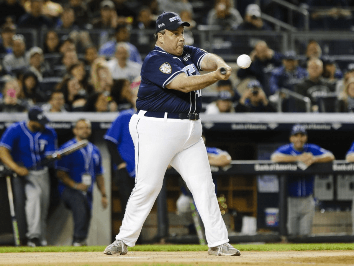 Watch Mets Fans Loudly Boo Chris Christie After He Catches Foul Ball