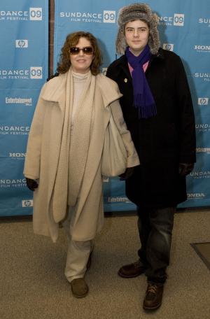 Susan Sarandon supports gender fluidity: 'Sometimes my son wears dresses'