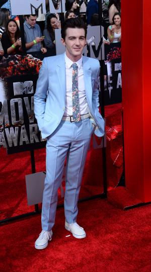 Drake Bell posts controversial tweets about Caitlyn Jenner, retracts after backlash