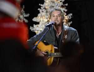 Kenny Loggins to guest star as himself in the comedy series 'Playing House'